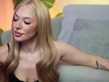 KayleeSmoke  live sex cam
