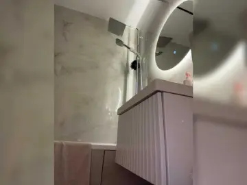 Likachkaa  live sex cam