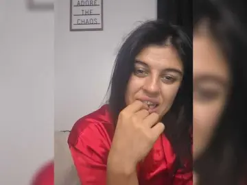HoneyGlow30  live sex cam