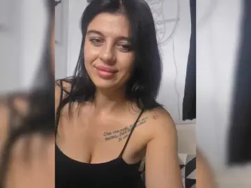 HoneyGlow30  live sex cam