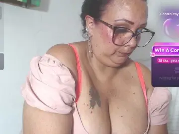Birdydavis69  live sex cam