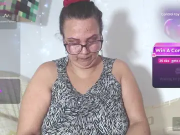 Birdydavis69  live sex cam