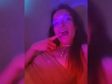 Ivvikkilove1994  live sex cam