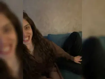 Hothoney11  live sex cam