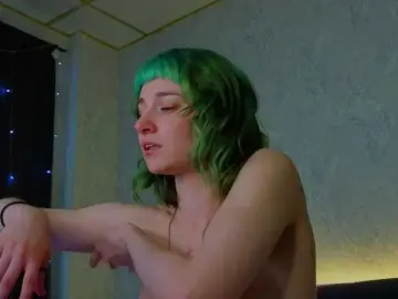 Scarle-Whisper  live sex cam