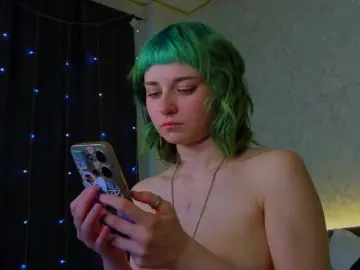 Scarle-Whisper  live sex cam