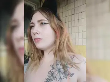 Foxyarty  live sex cam