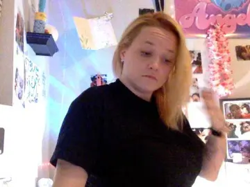 Blondebytchxo  live sex cam