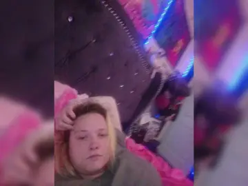 Blondebytchxo  live sex cam