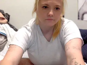 Blondebytchxo  live sex cam