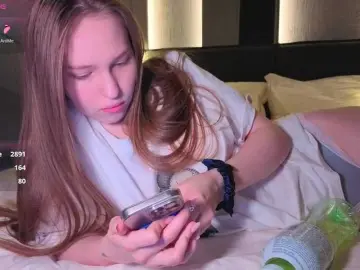 Alllura  live sex cam