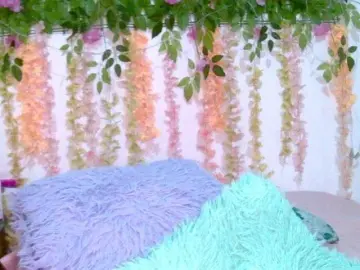 Crystal25  live sex cam