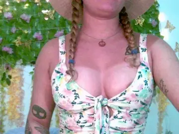 Crystal25  live sex cam