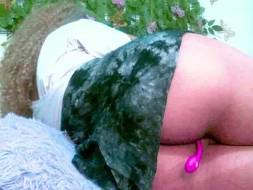 Crystal25  live sex cam