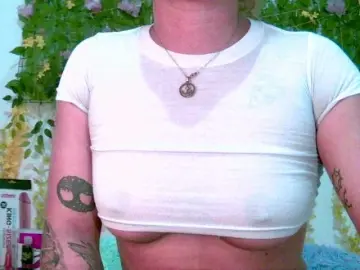 Crystal25  live sex cam