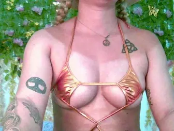 Crystal25  live sex cam
