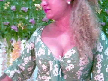 Crystal25  live sex cam
