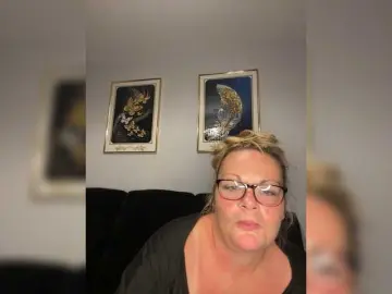 RoxyRed  live sex cam