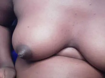 Chocoslut22  live sex cam