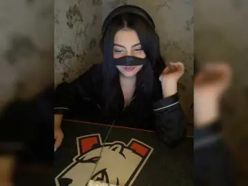 Aloeloea  live sex cam