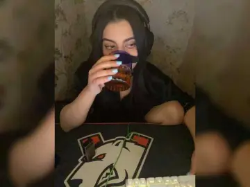 Aloeloea  live sex cam