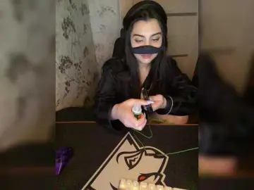 Aloeloea  live sex cam