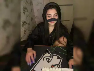 Aloeloea  live sex cam