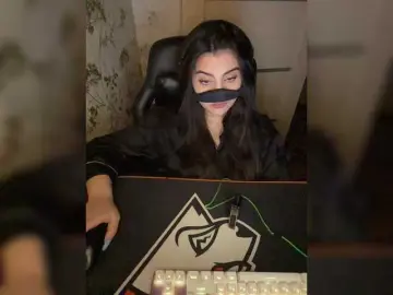 Aloeloea  live sex cam