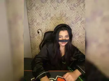 Aloeloea  live sex cam