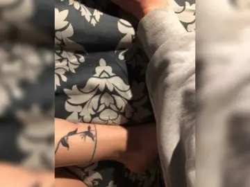 Adelajn  live sex cam