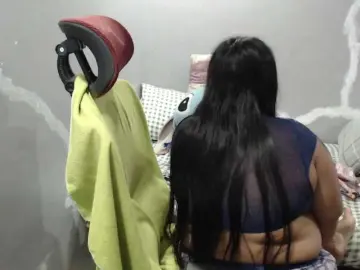 BubbleButtPinay  live sex cam