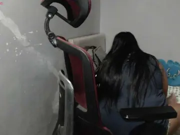 BubbleButtPinay  live sex cam