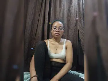 Luicia  live sex cam