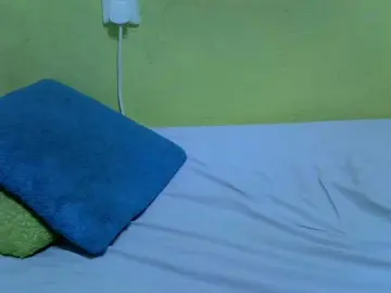 Queendebbie  live sex cam