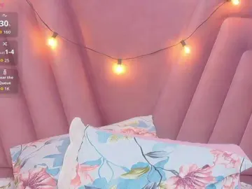 Slutlittlegir  live sex cam