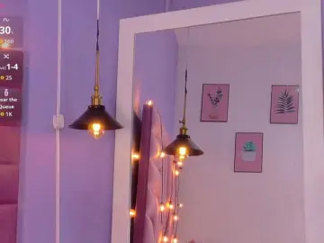 Slutlittlegir  live sex cam