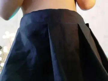 Slutlittlegir  live sex cam