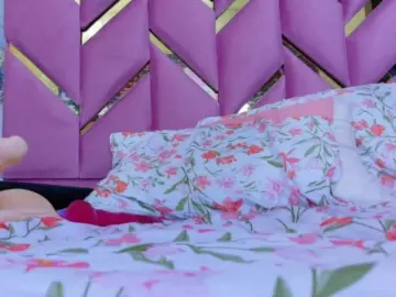 Slutlittlegir  live sex cam