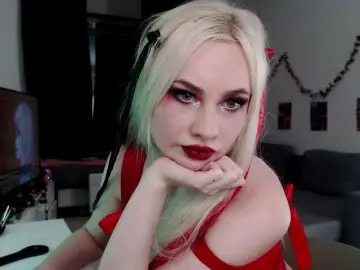 Chrystall31  live sex cam