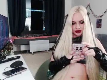 Chrystall31  live sex cam