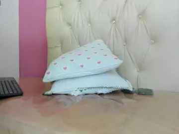 LuciaSpear  live sex cam