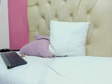 LuciaSpear  live sex cam