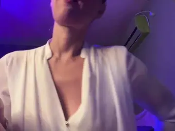 Overshine  live sex cam