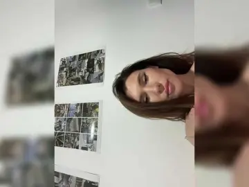 ZoiKissy  live sex cam