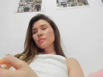 ZoiKissy  live sex cam