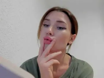 ZoiKissy  live sex cam