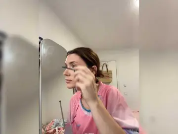 ZoiKissy  live sex cam