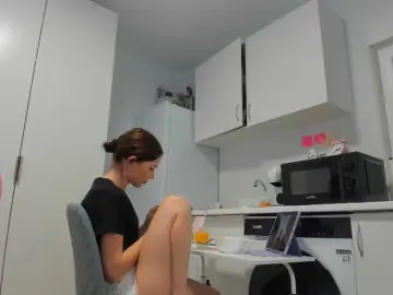 ZoiKissy  live sex cam