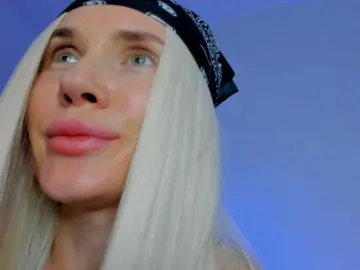 ZoiKissy  live sex cam