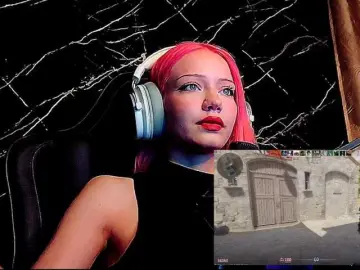 Molodaya  live sex cam